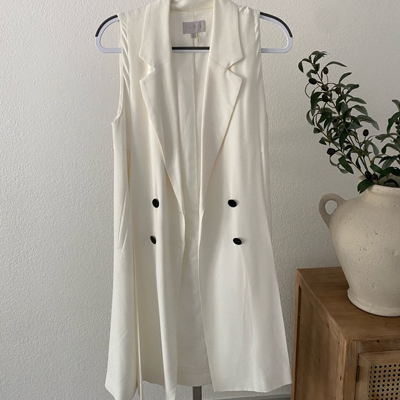 white dress with black buttons - Picture 4 of 10